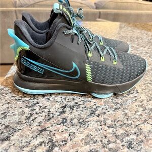 Nike Men's Black and Blue Athletic Shoes